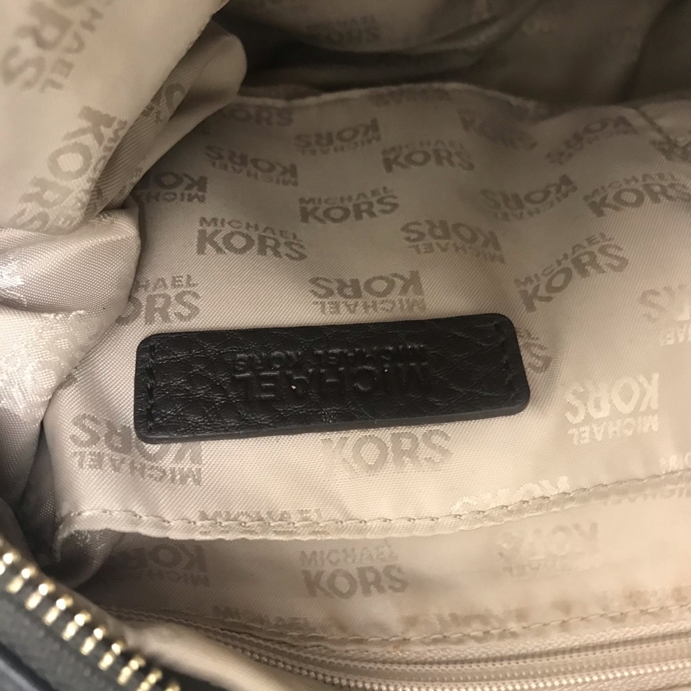 Michael Kors purse, leather * EUC - Picture 8 of 8